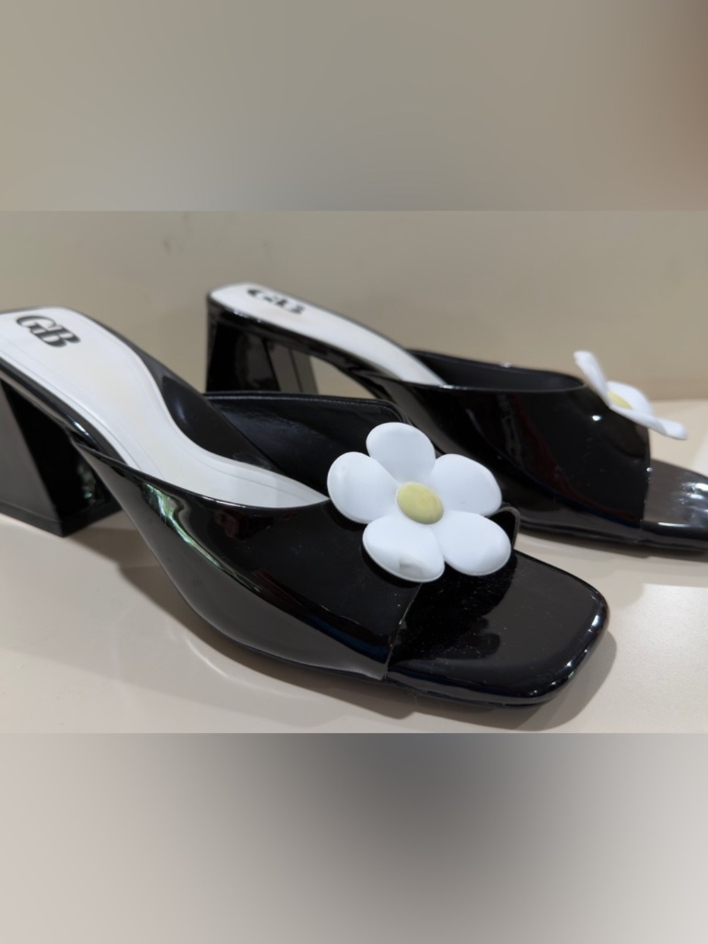 Gianni Bini Black Patent Slide Mules with White Daisy - Picture 2 of 7